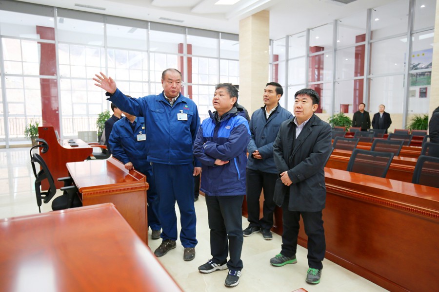 9-2016年12月，生態環境部部長黃潤秋（時任環境保護部副部長）蒞臨金徽股份視察工作，對金徽股份 的環境保護工作給充分肯定。.jpg