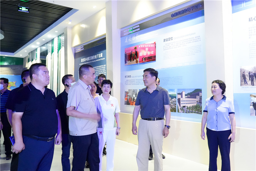 12-2022年8月，省委常委、省委統戰部長孫雪濤帶領帶領全省黨外代表人士考察團蒞臨金徽股份調研指導。.jpg