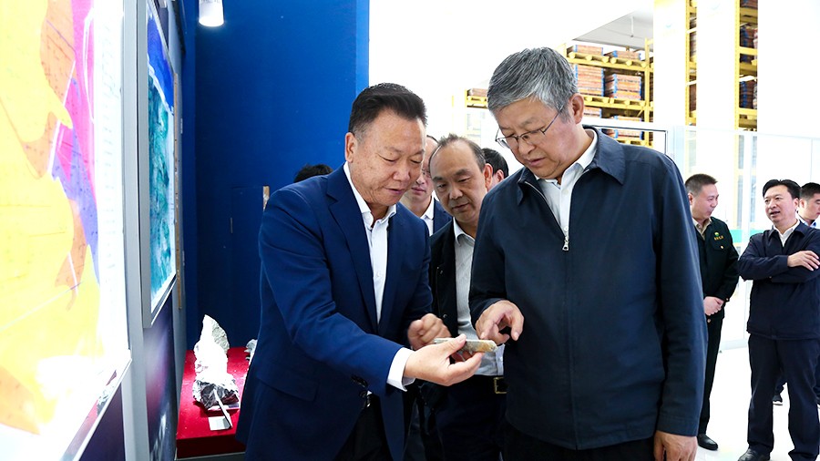 33-2021年5月，隴南市委書記張珂兵蒞臨礦區調研尾礦庫治理及綠色礦山建設情況。.jpg