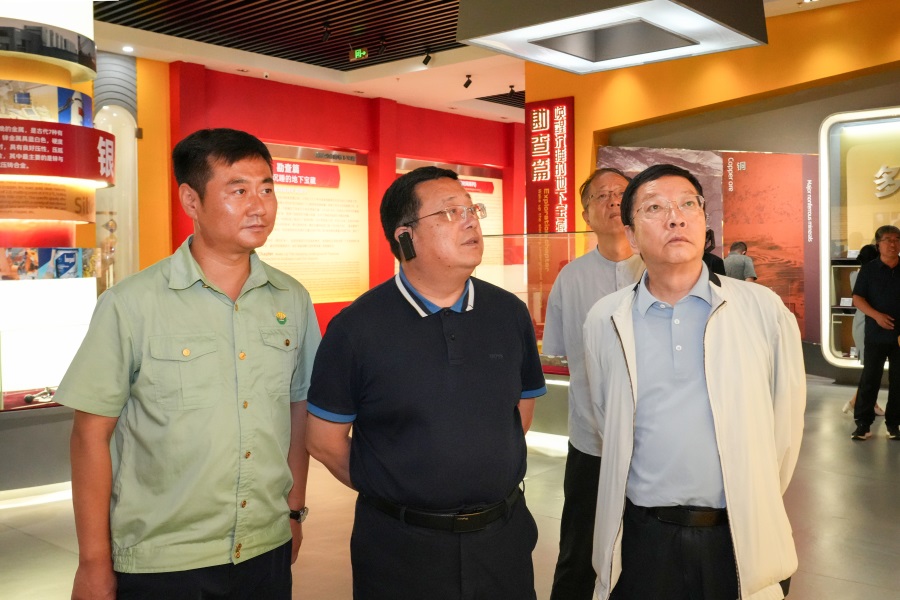 2024.06.23全國政協委員、 陜西省政協副主席、民建陜西省委會主委李忠民蒞臨金徽股份調研.jpg