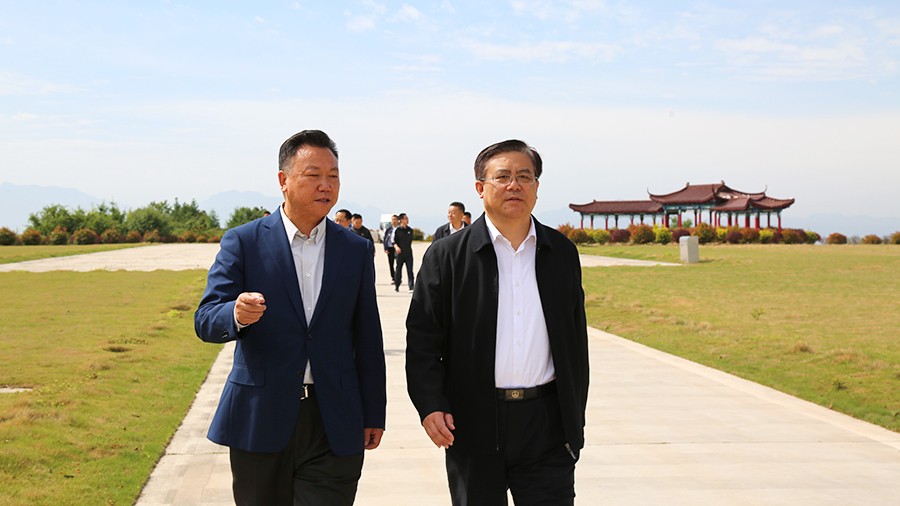 30-2021年5月，省人民檢察院黨組書記、檢察長朱玉蒞臨金徽股份調研綠色礦山建設工作。.jpg