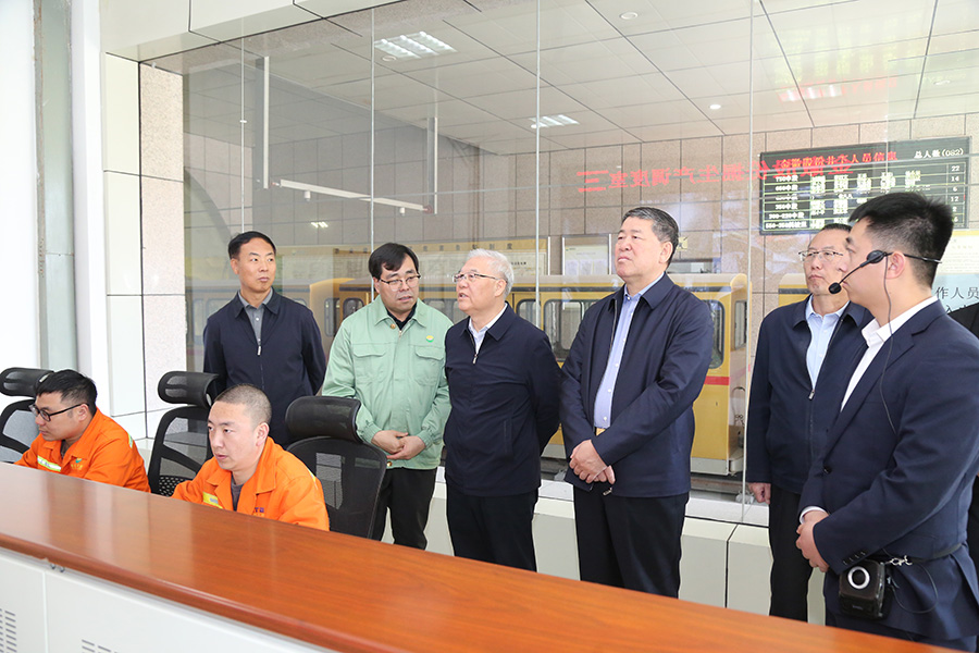 全國政協常委，省政協副主席，民進中央常委、甘肅省主委尚勛武調研金徽股份時強調，要加強科技創新與人才培養。-900.jpg